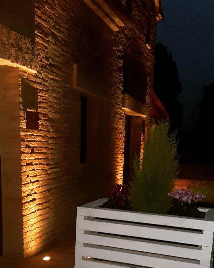 B&B Il Fienile Del Borgo Iesi Exterior photo